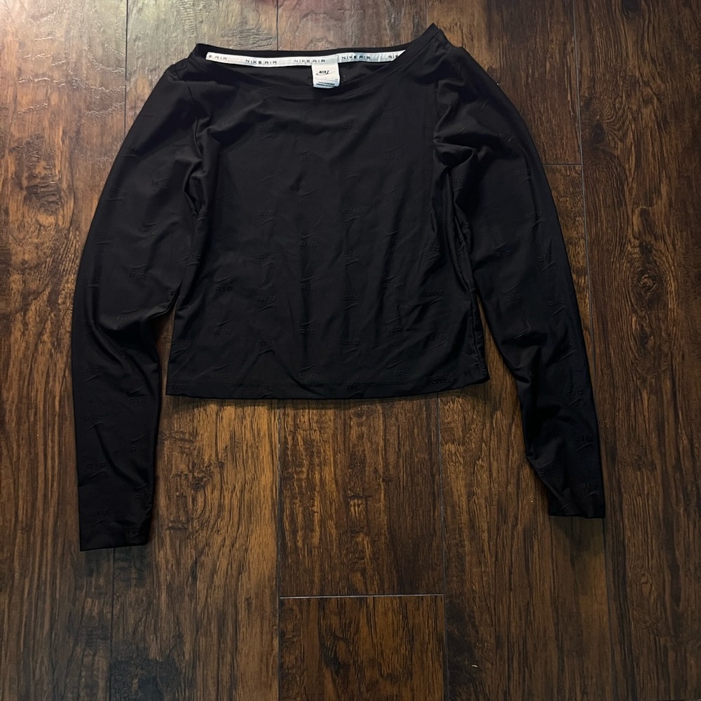 Nike workout cropped shirt